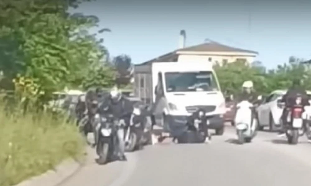 Θεσσαλονίκη: Καυγάς στη μέση του δρόμου για δύο οδηγούς (Βίντεο)